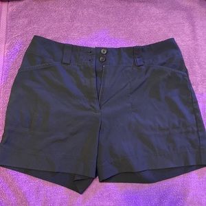Women’s Nike golf shorts size 6